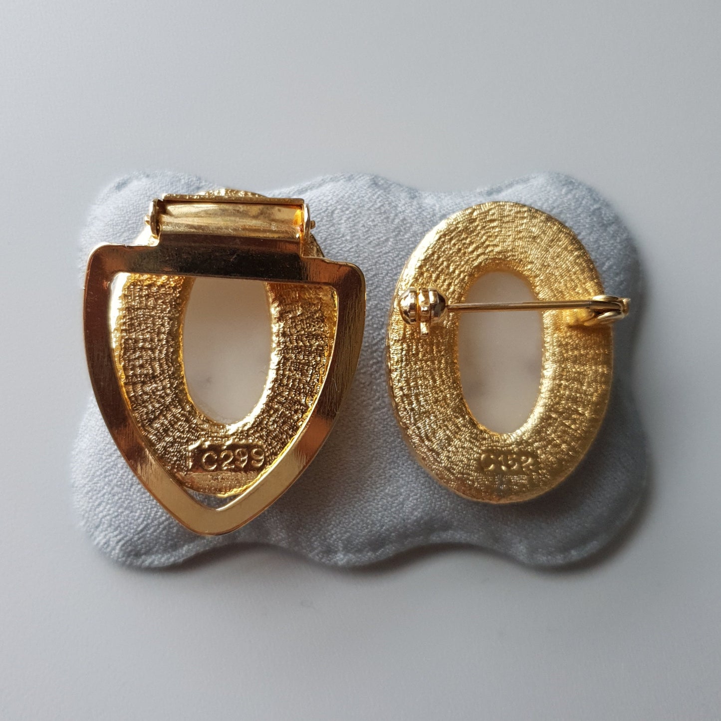 Scarf Clip - Sphinx Oval Cameo Scarf Clip