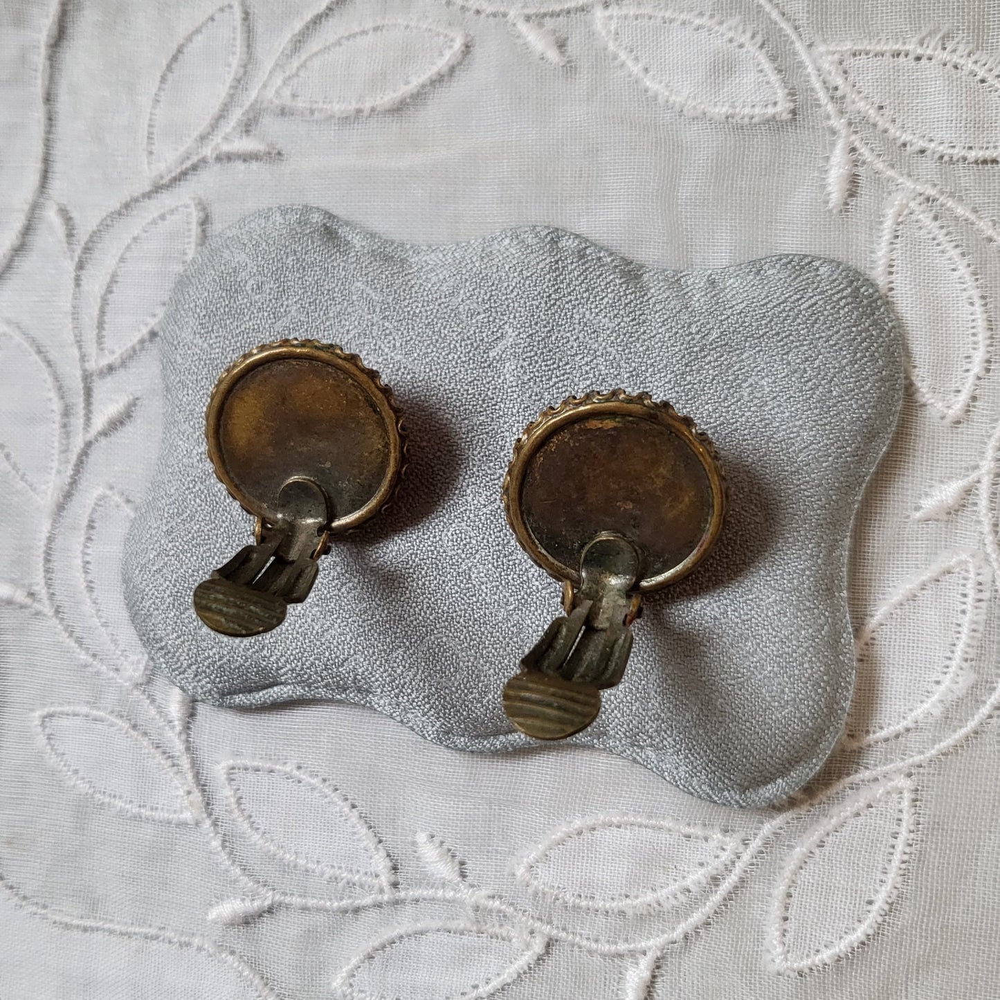 Clip on - Vintage Red Glass Cabochon Clip on Earrings