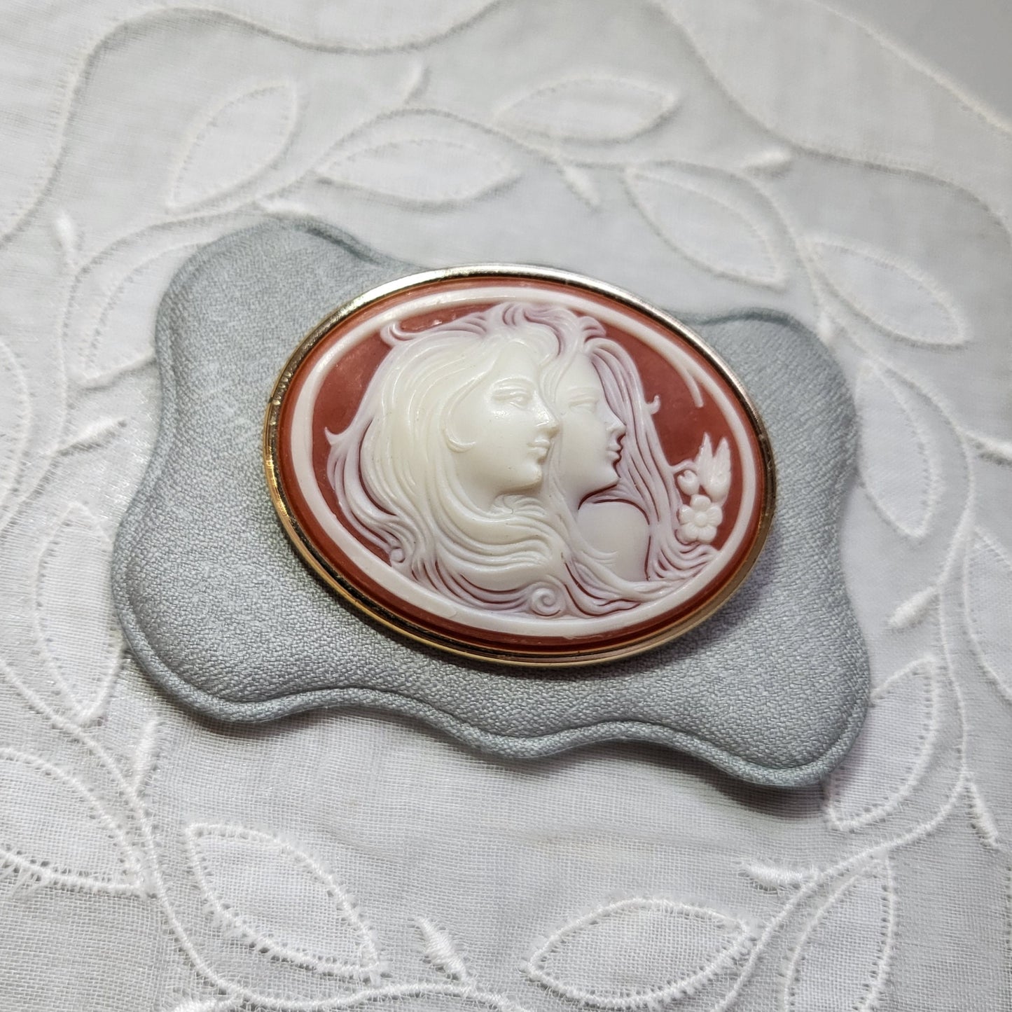Brooch - Two Ladies Cameo Brooch