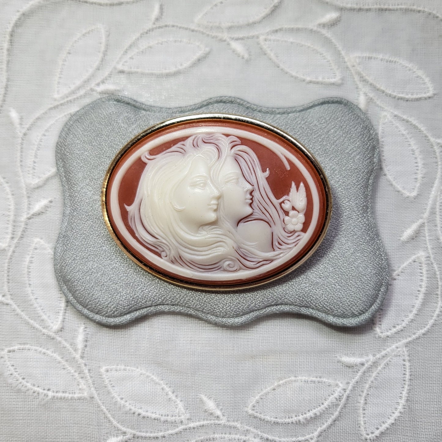 Brooch - Two Ladies Cameo Brooch