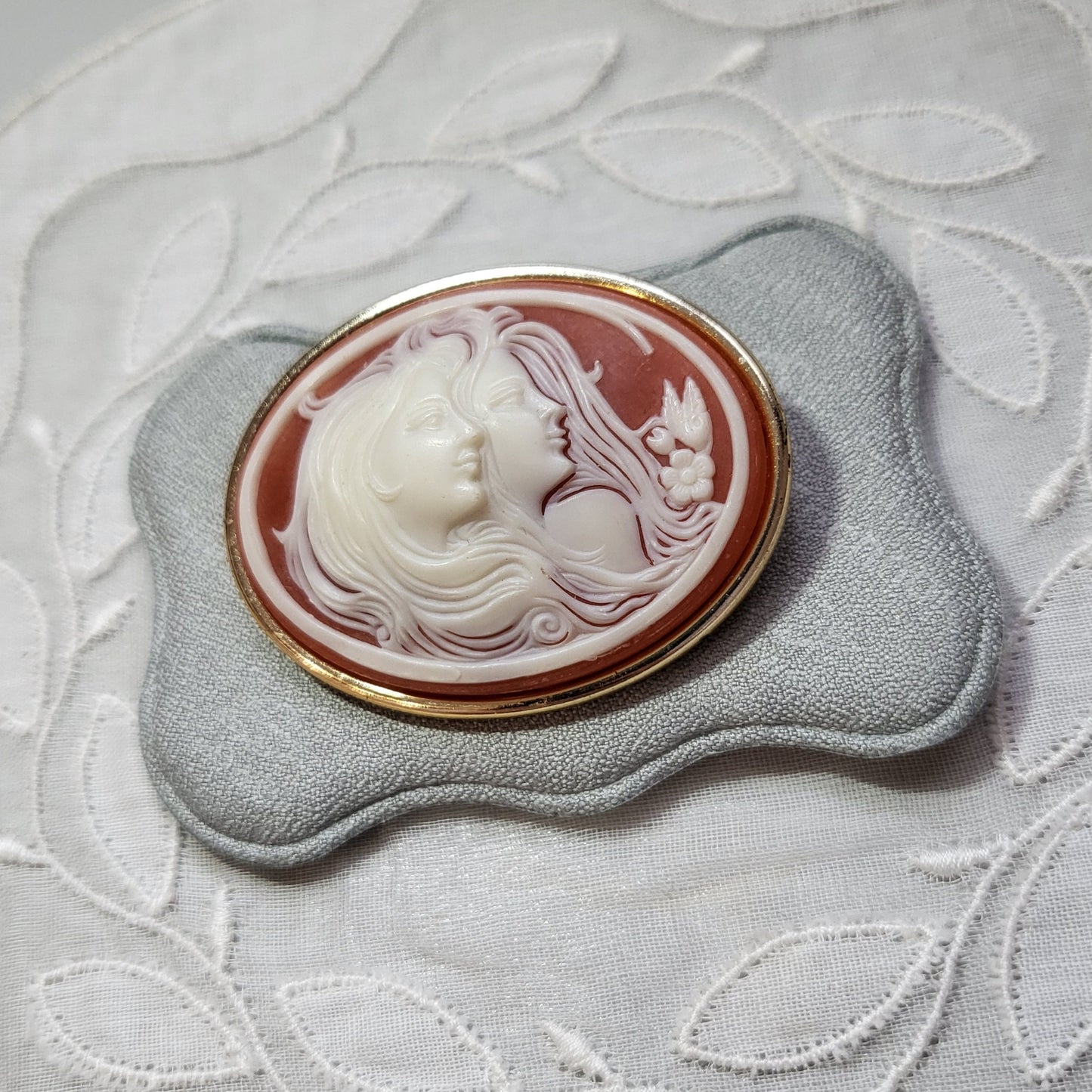 Brooch - Two Ladies Cameo Brooch
