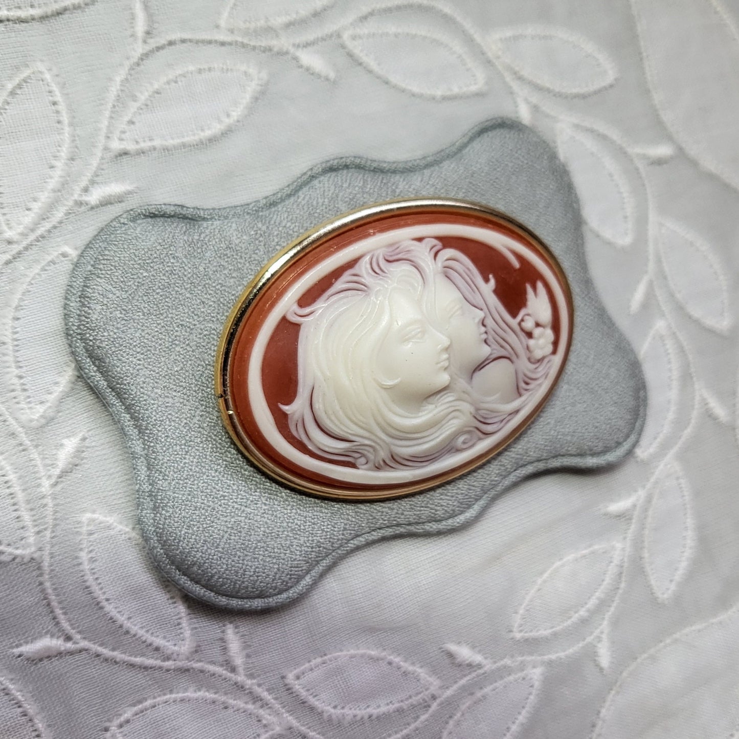 Brooch - Two Ladies Cameo Brooch