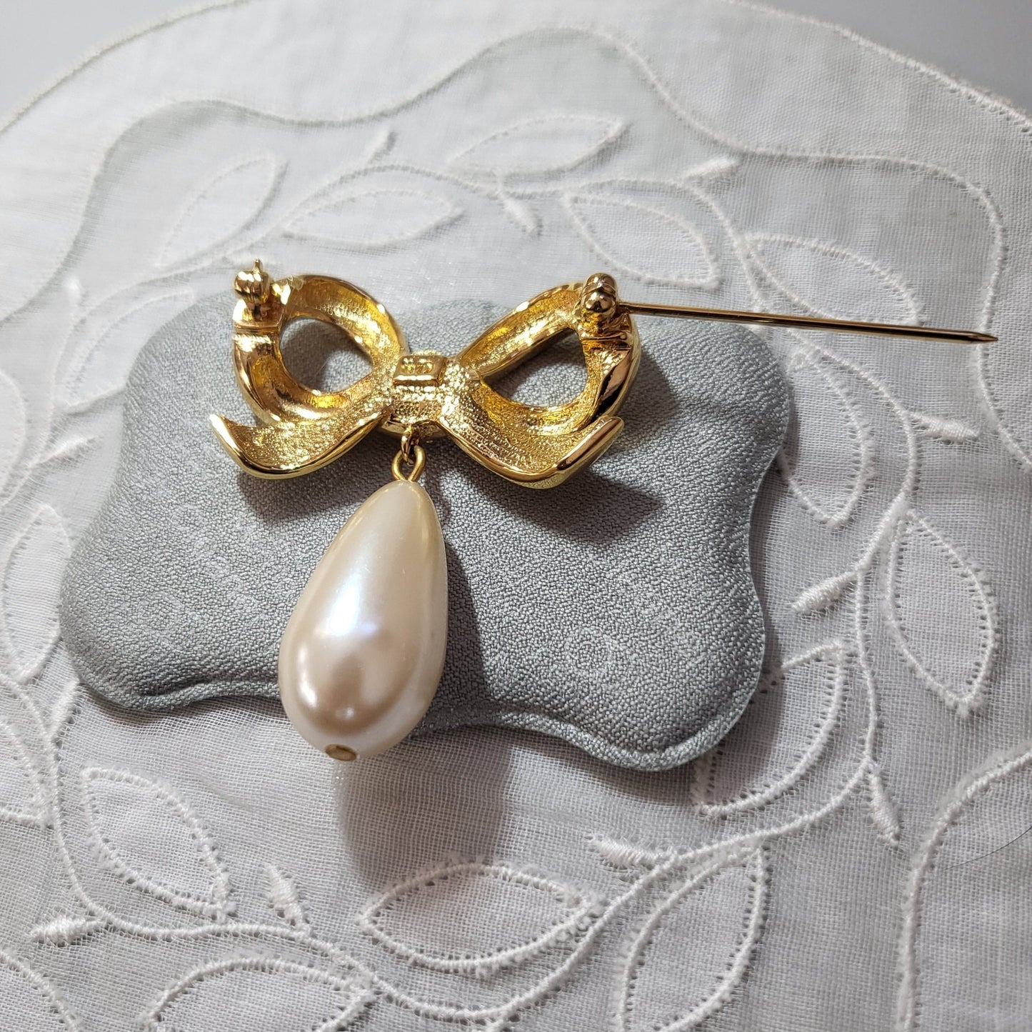 Brooch - Elizabeth Taylor White Diamonds Pearl Drop Bow Brooch