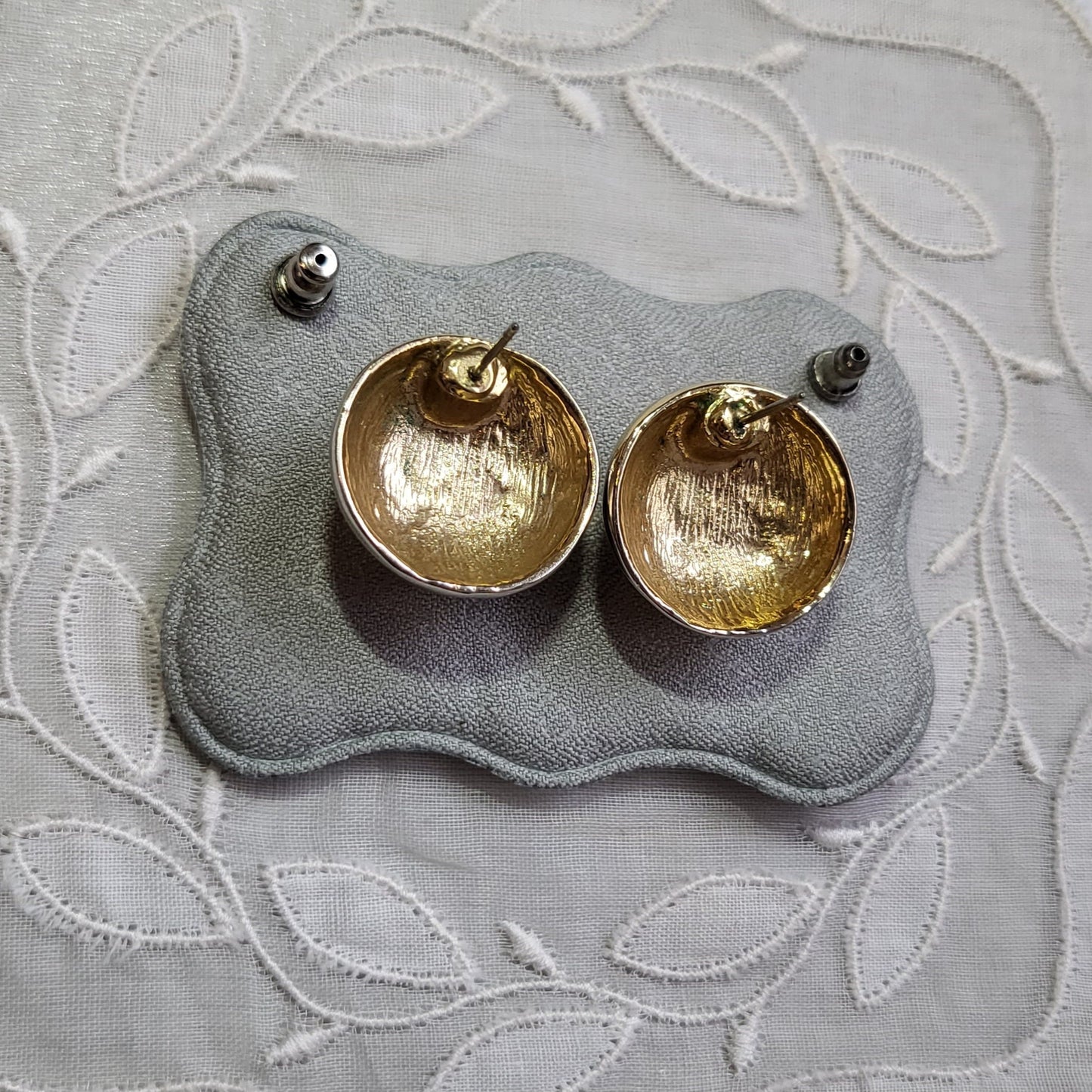 Posts - Round Pearl Stud Earrings