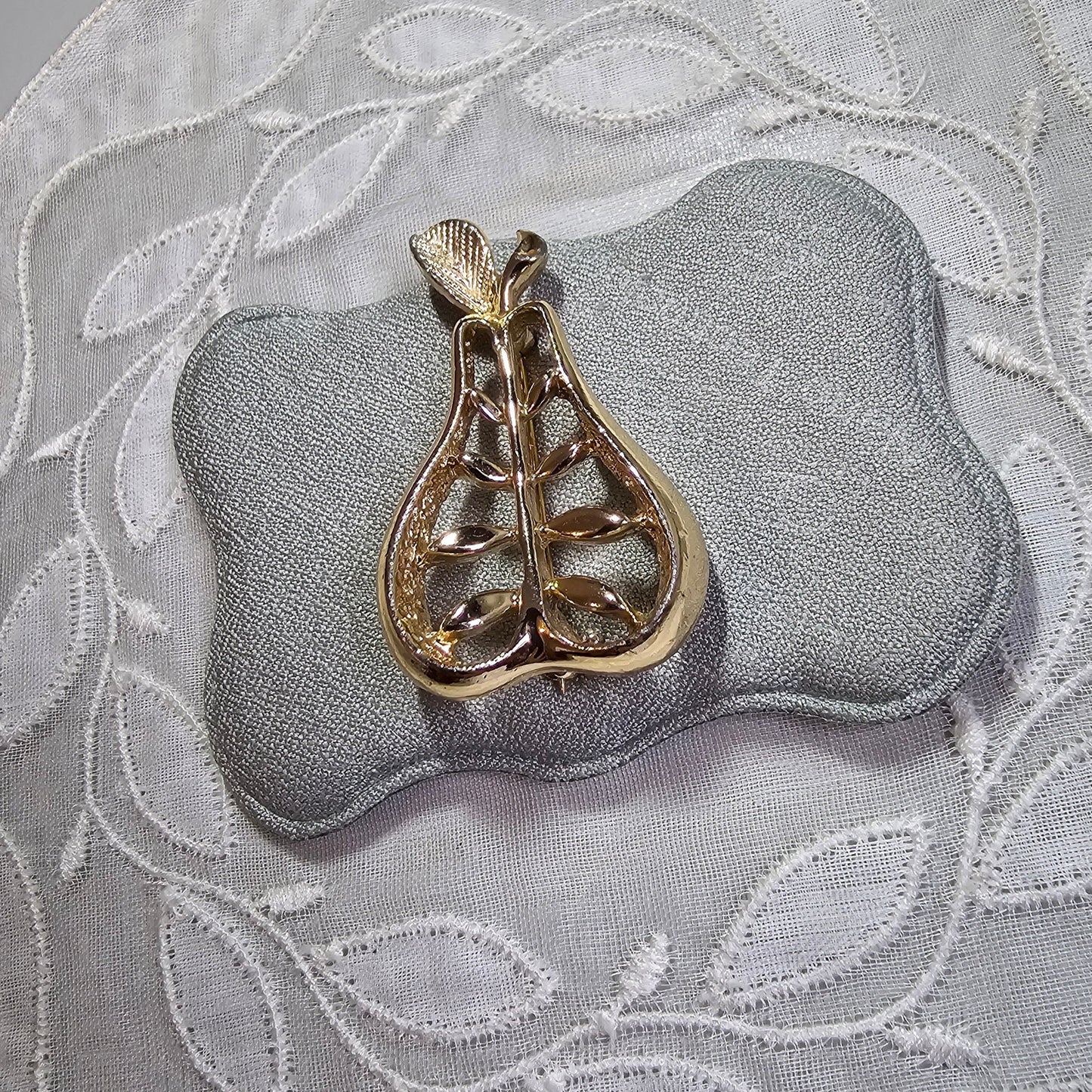 Brooch - Sarah Coventry Gold Pear Brooch