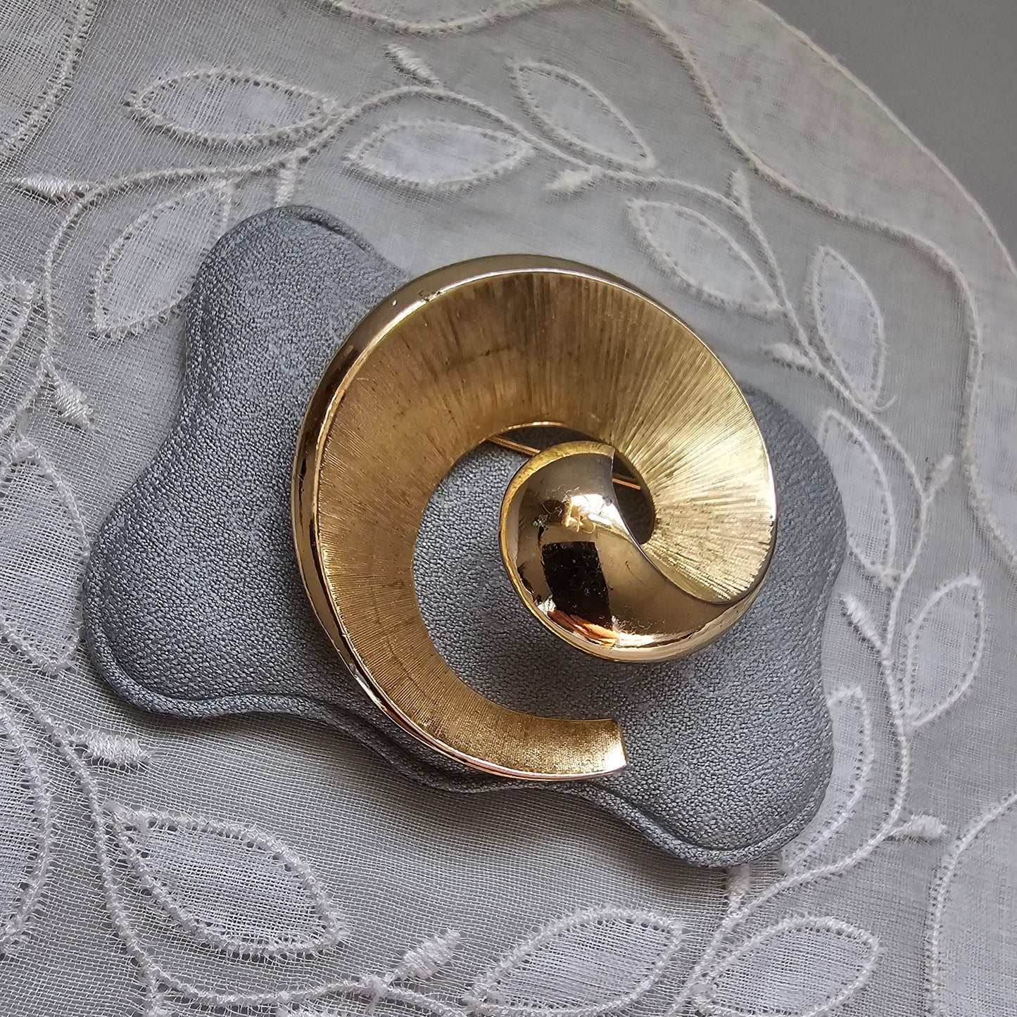 Brooch - Trifari Gold Swirl Brooch