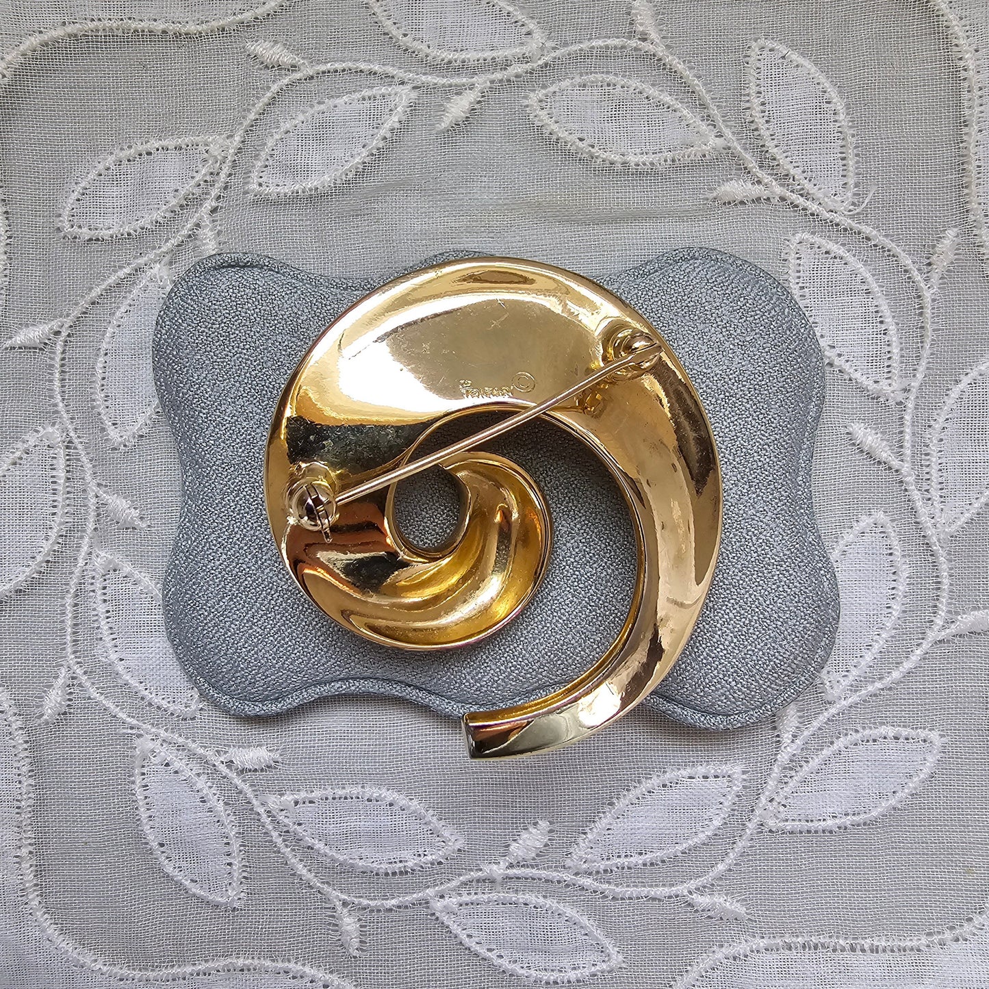 Brooch - Trifari Gold Swirl Brooch