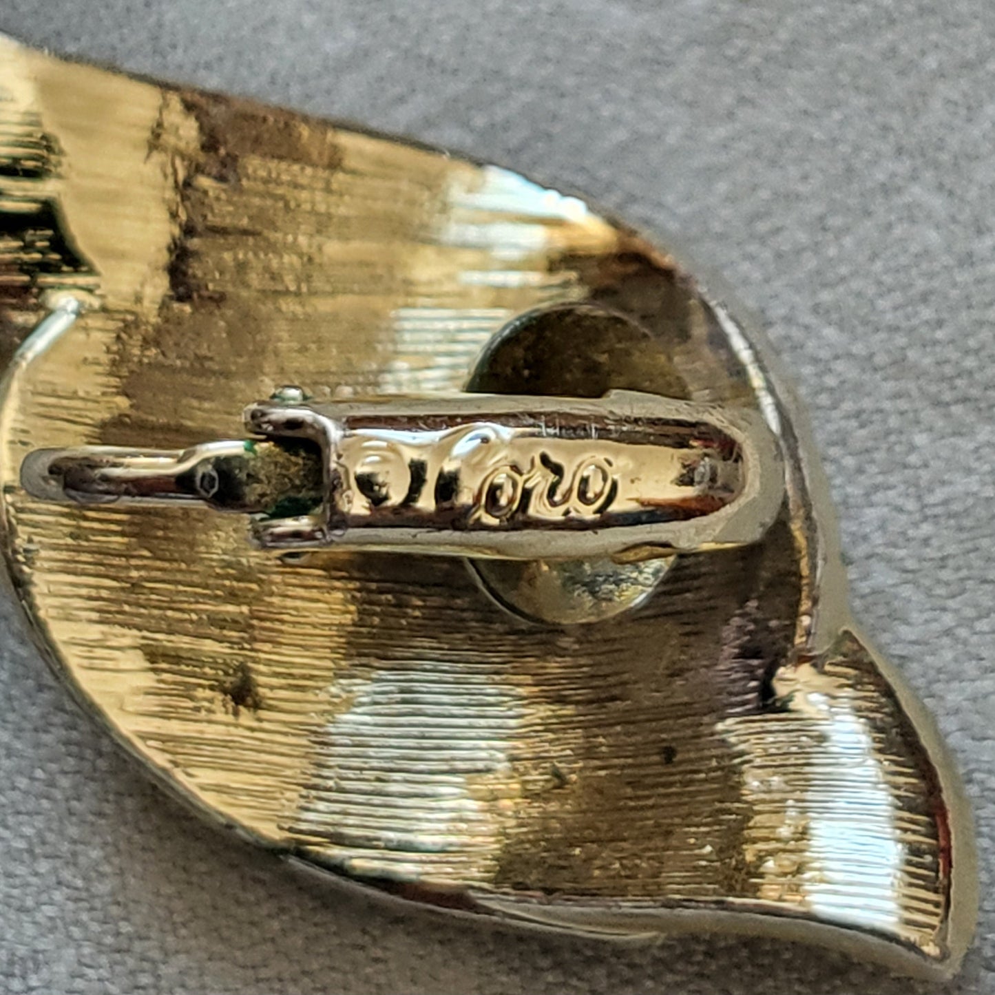 Clip on - Coro Gold Leaf Clip on Earrings