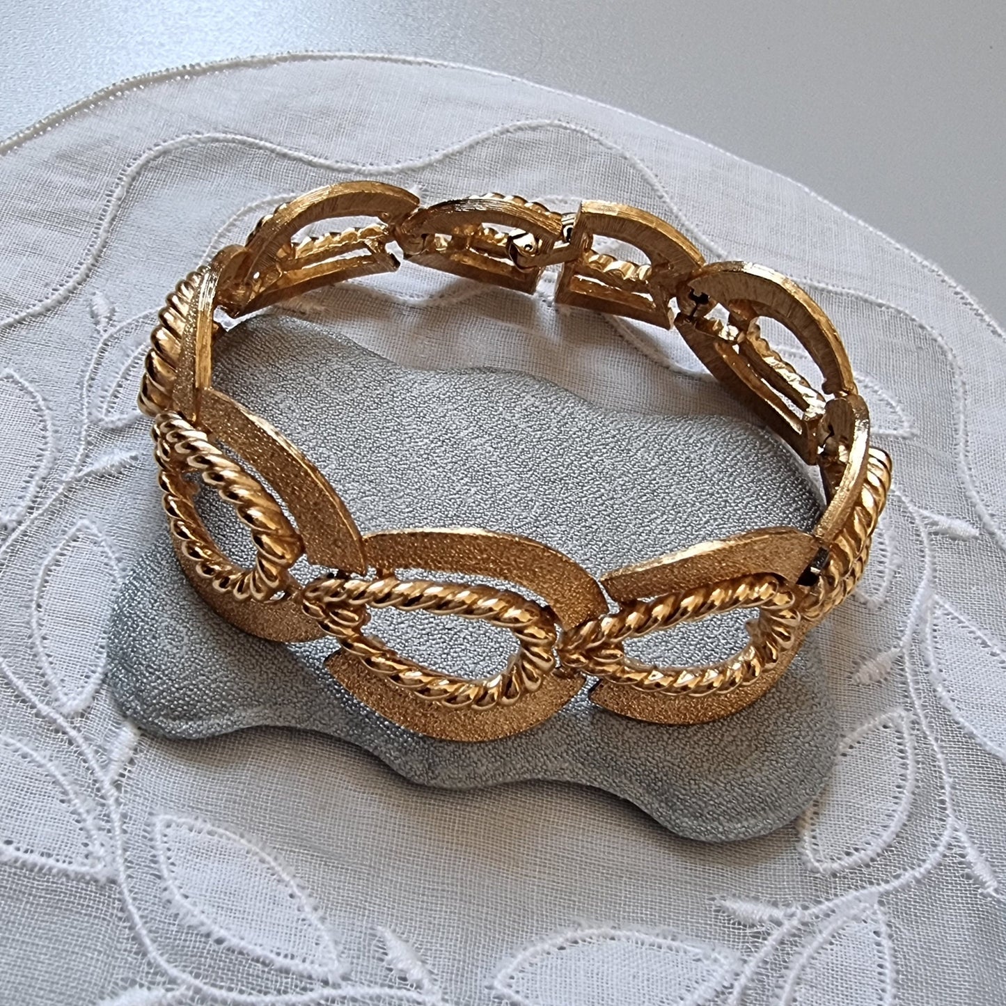 Bracelet - Crown Trifari Gold Horseshoe Link Bracelet