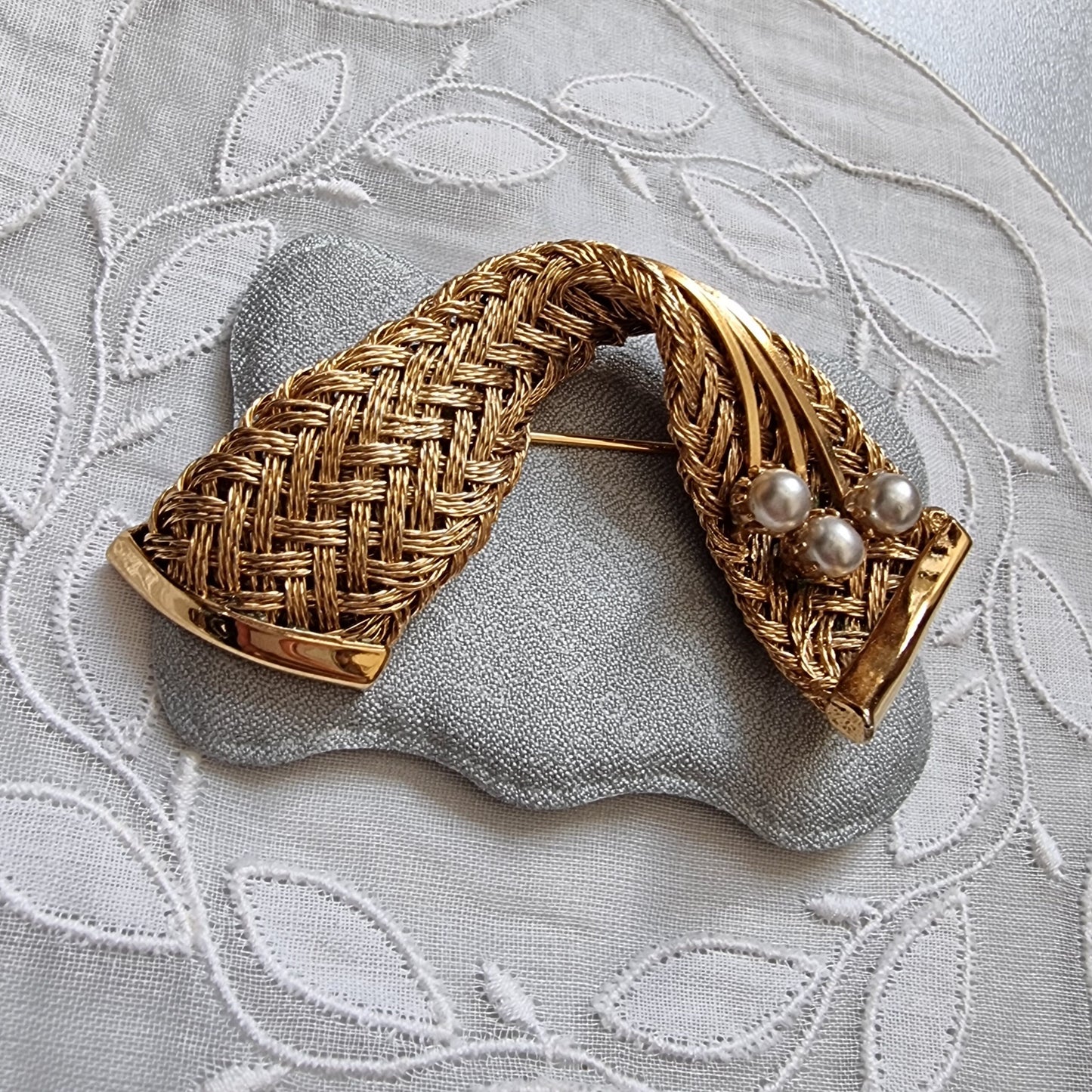 Brooch - Gold Woven Wire Ribbon with Pearls Brooch