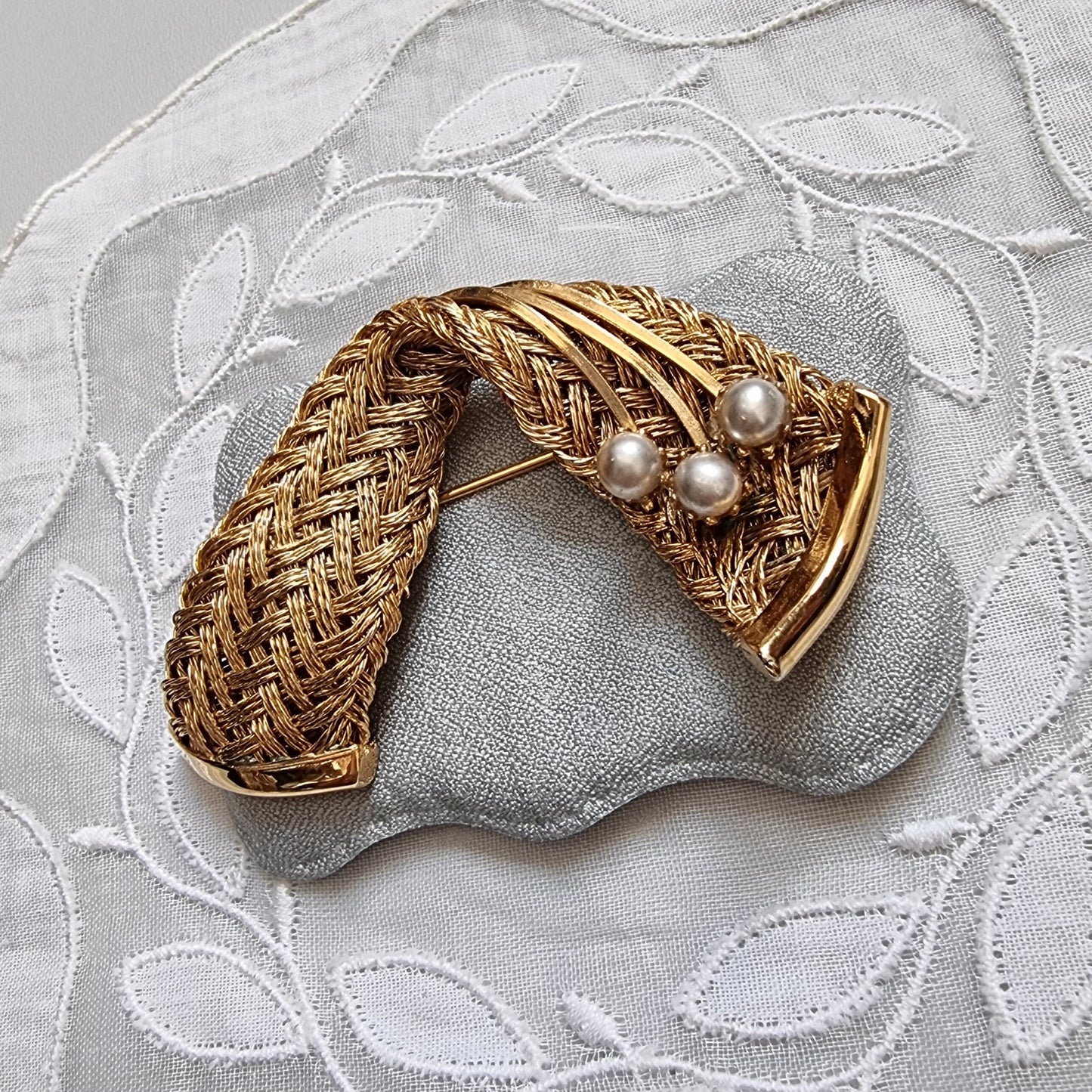 Brooch - Gold Woven Wire Ribbon with Pearls Brooch