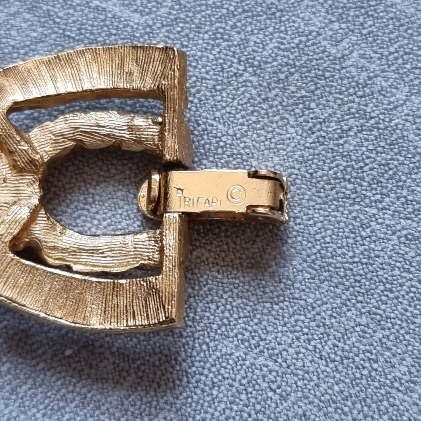 Bracelet - Crown Trifari Gold Horseshoe Link Bracelet