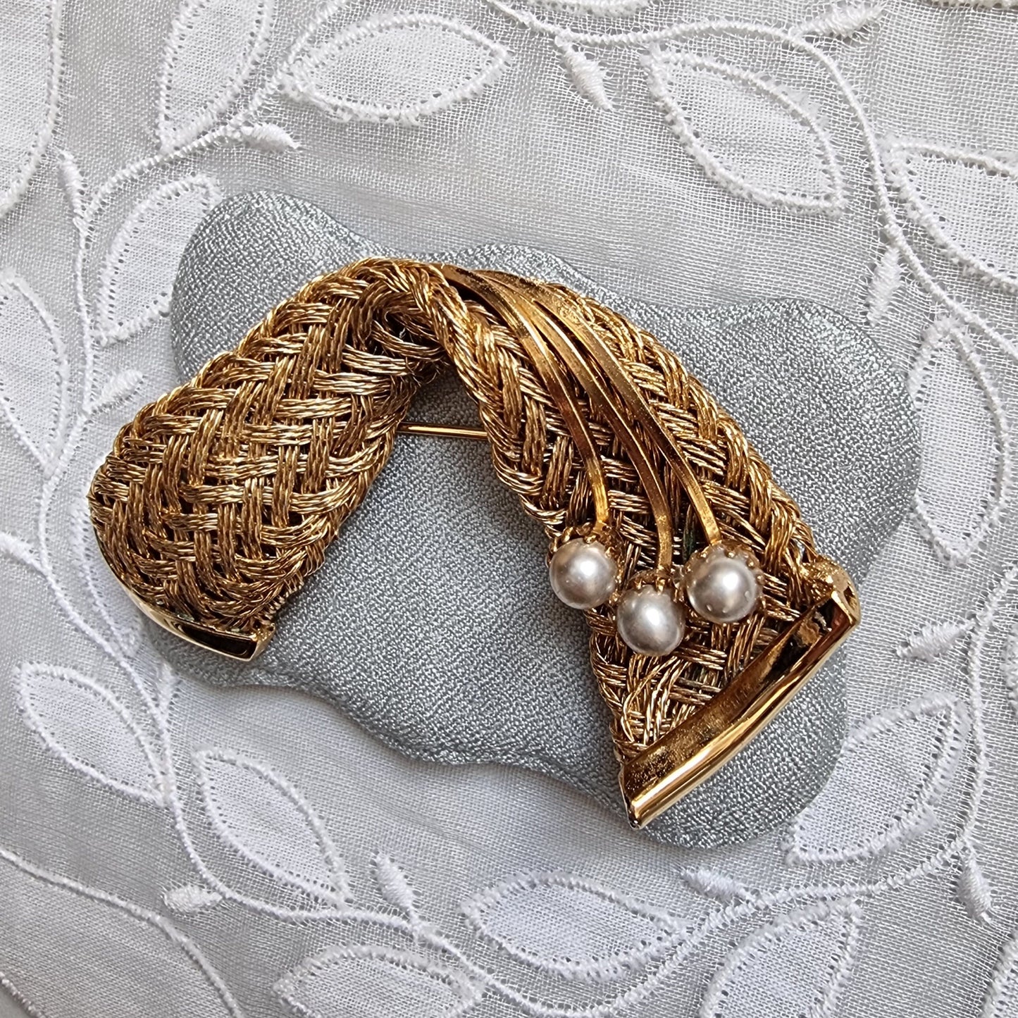 Brooch - Gold Woven Wire Ribbon with Pearls Brooch