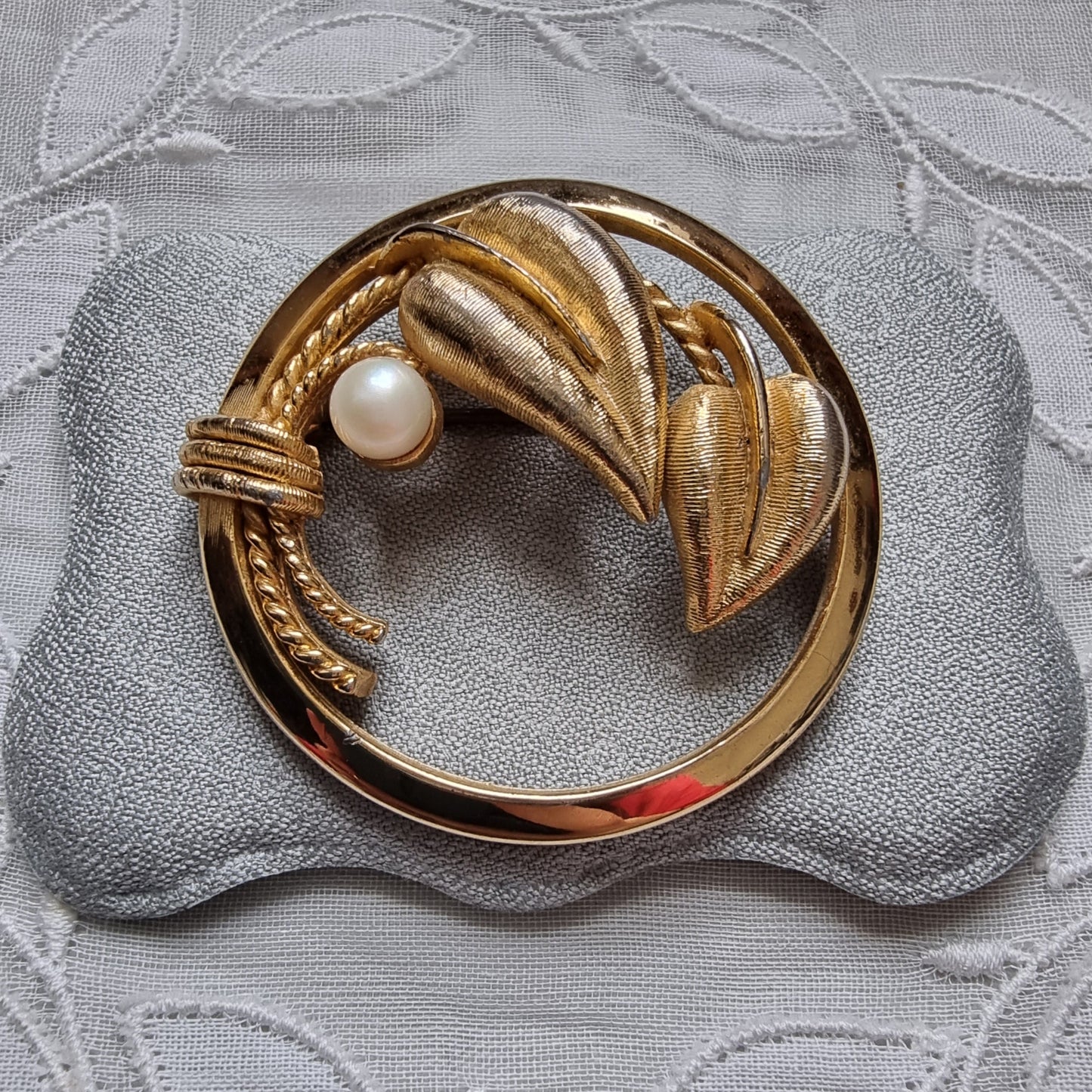 Brooch - Sphinx Faux Pearl Flowers Brooch