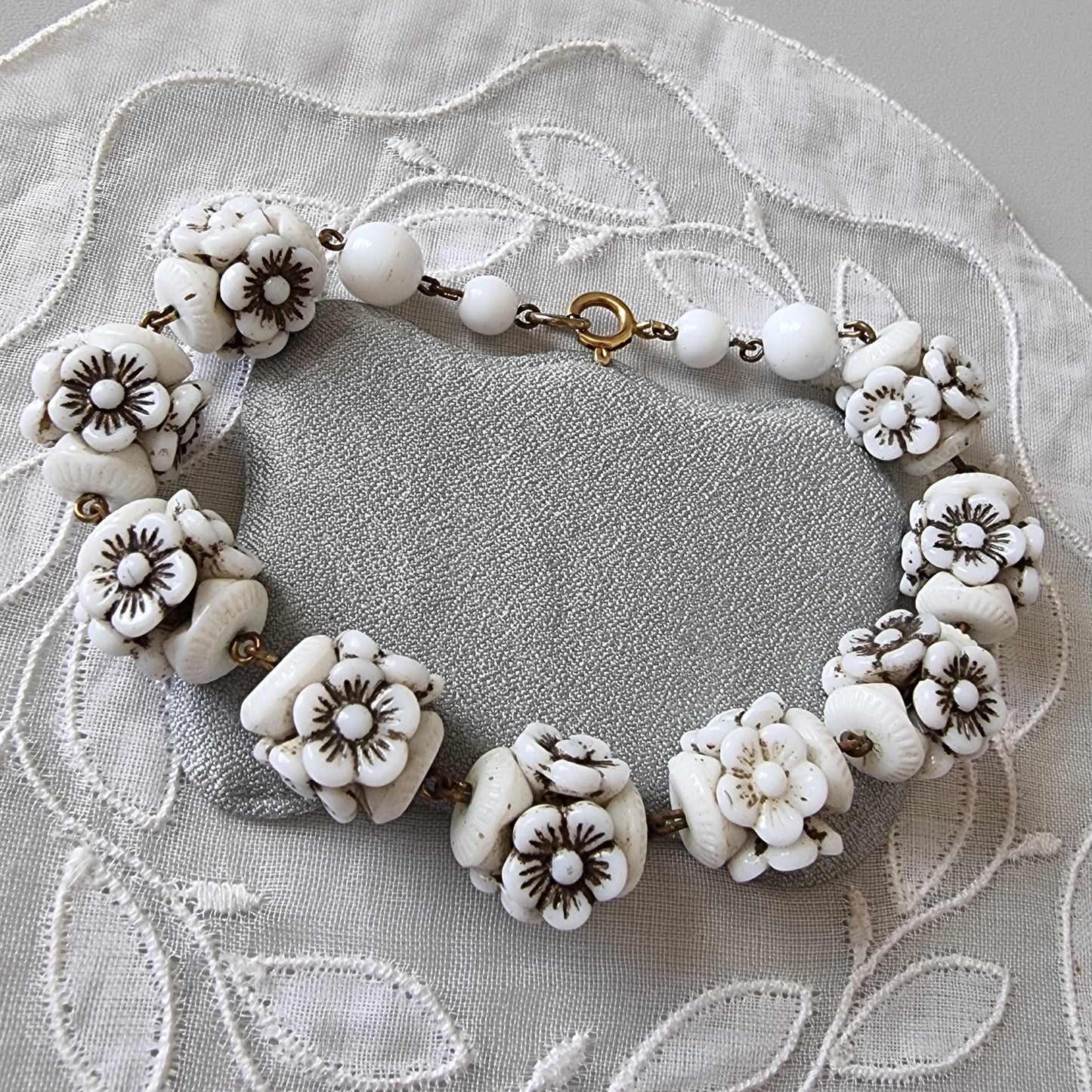 Bracelet - White Glass Flower Beads Bracelet