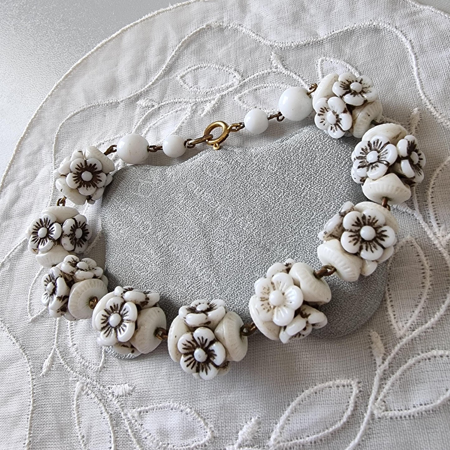 Bracelet - White Glass Flower Beads Bracelet