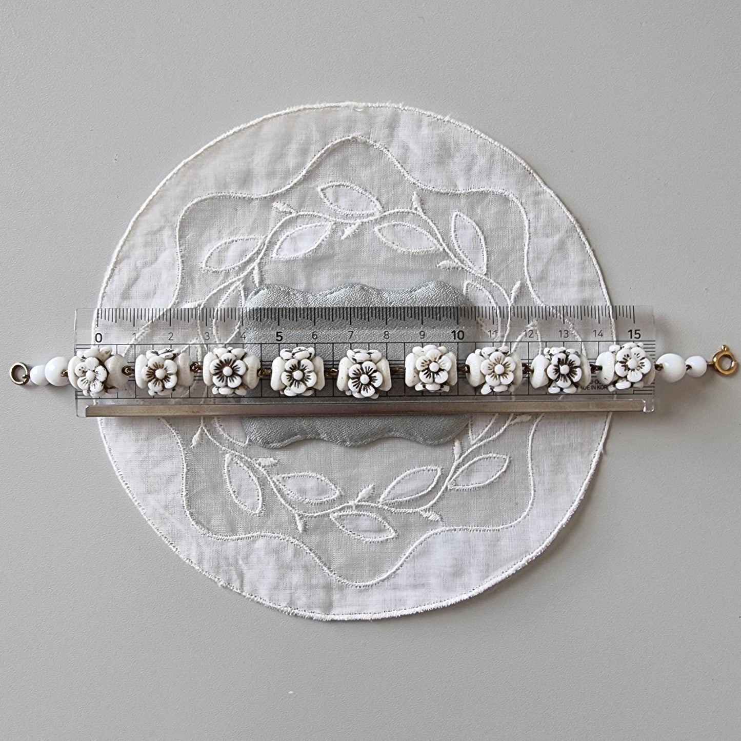 Bracelet - White Glass Flower Beads Bracelet