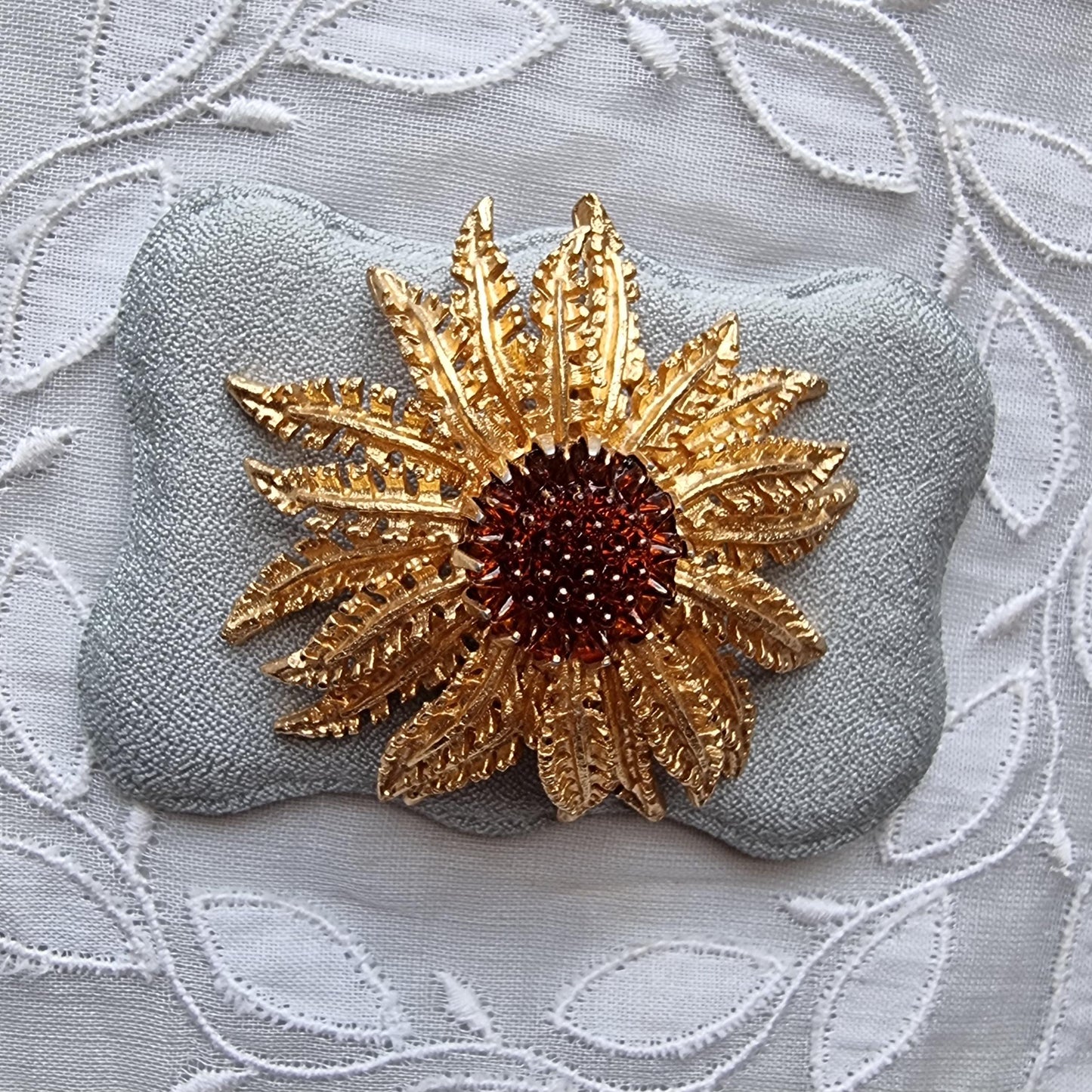 Brooch - Sarah Coventry Brown Moulded Glass Flower Brooch