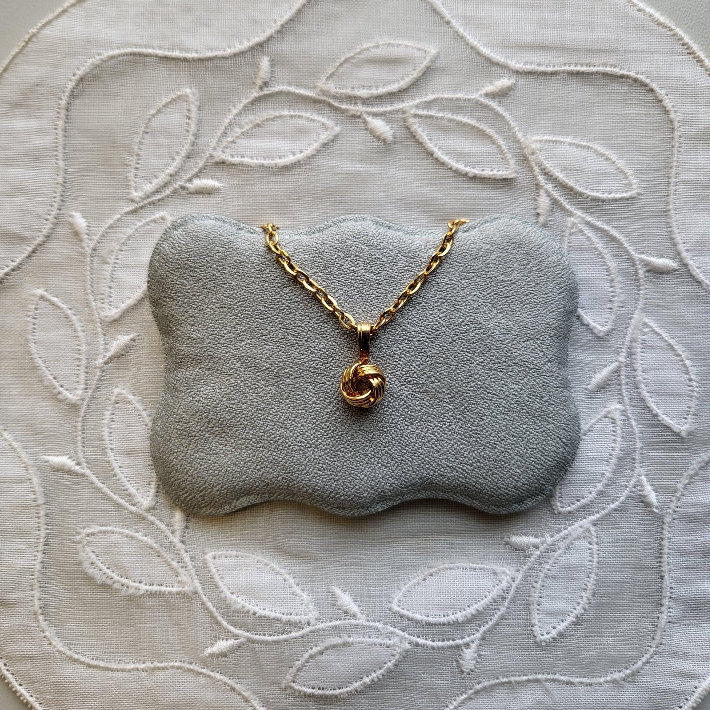 Necklace - Small Gold Knot Pendant Necklace