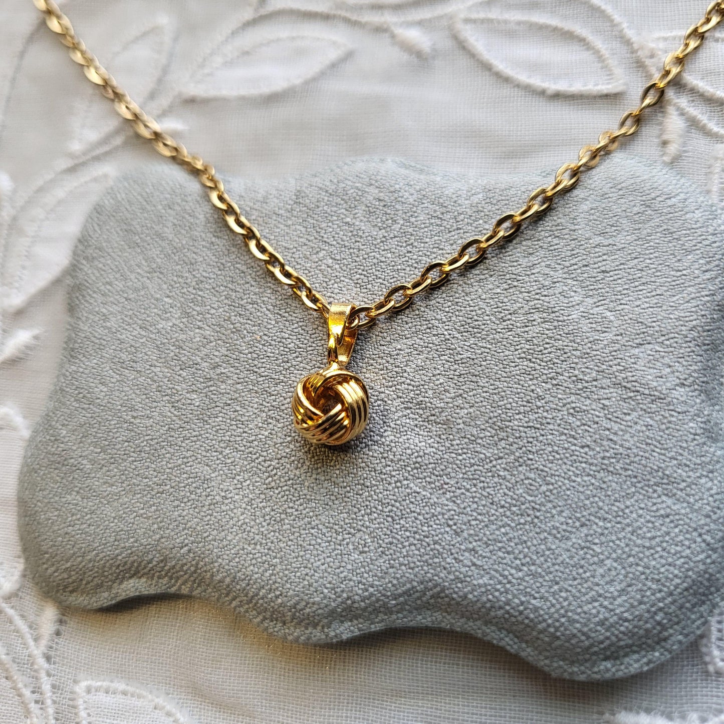 Necklace - Small Gold Knot Pendant Necklace