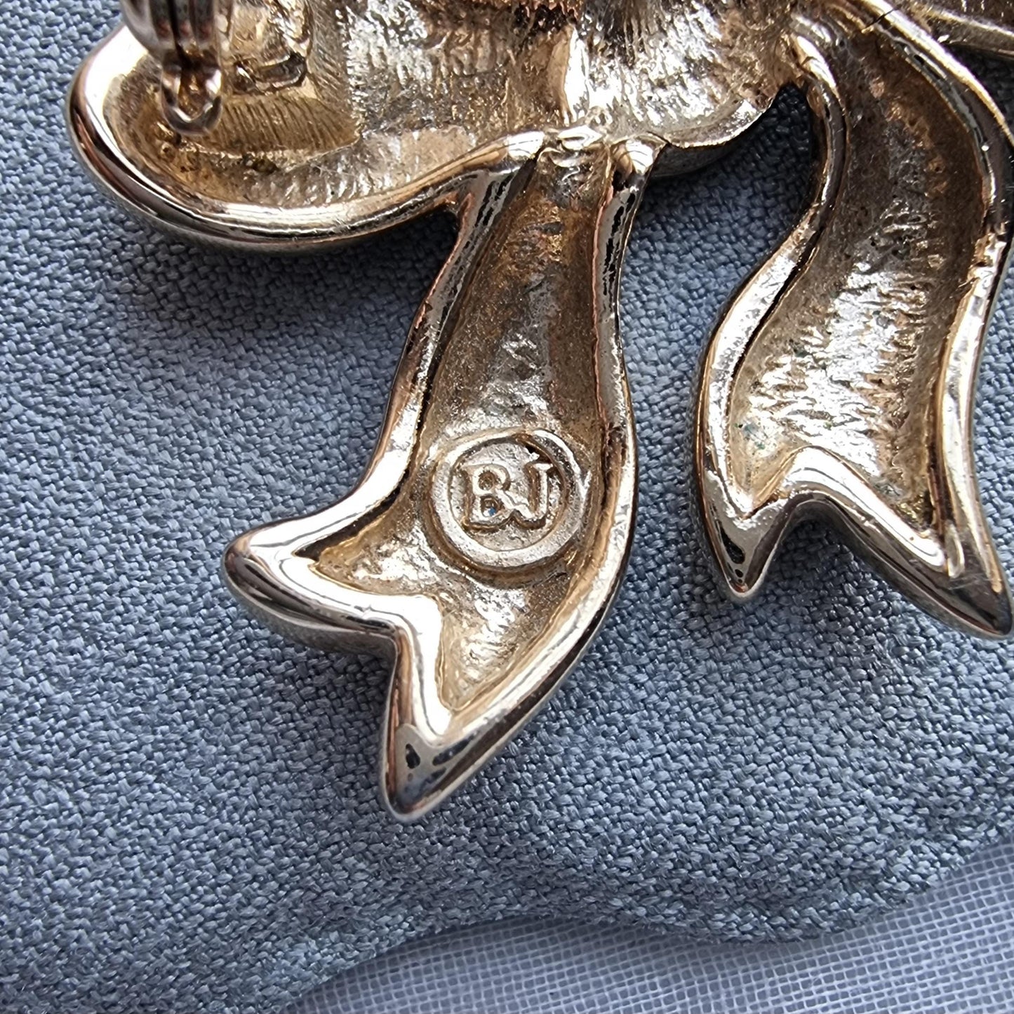 Brooch - Beatrix Jewellery Gold and Clear Crystals Bow Brooch