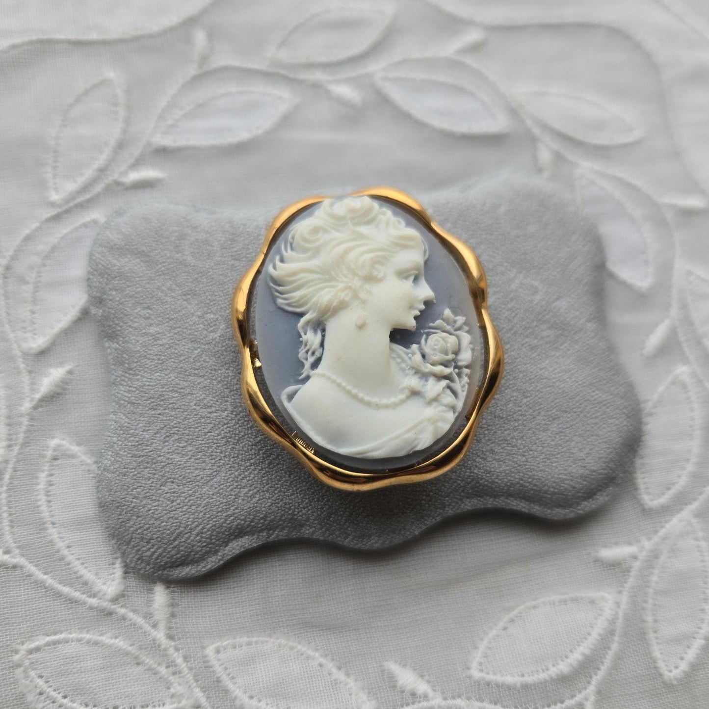 Brooch - Oval Blue Cameo Brooch