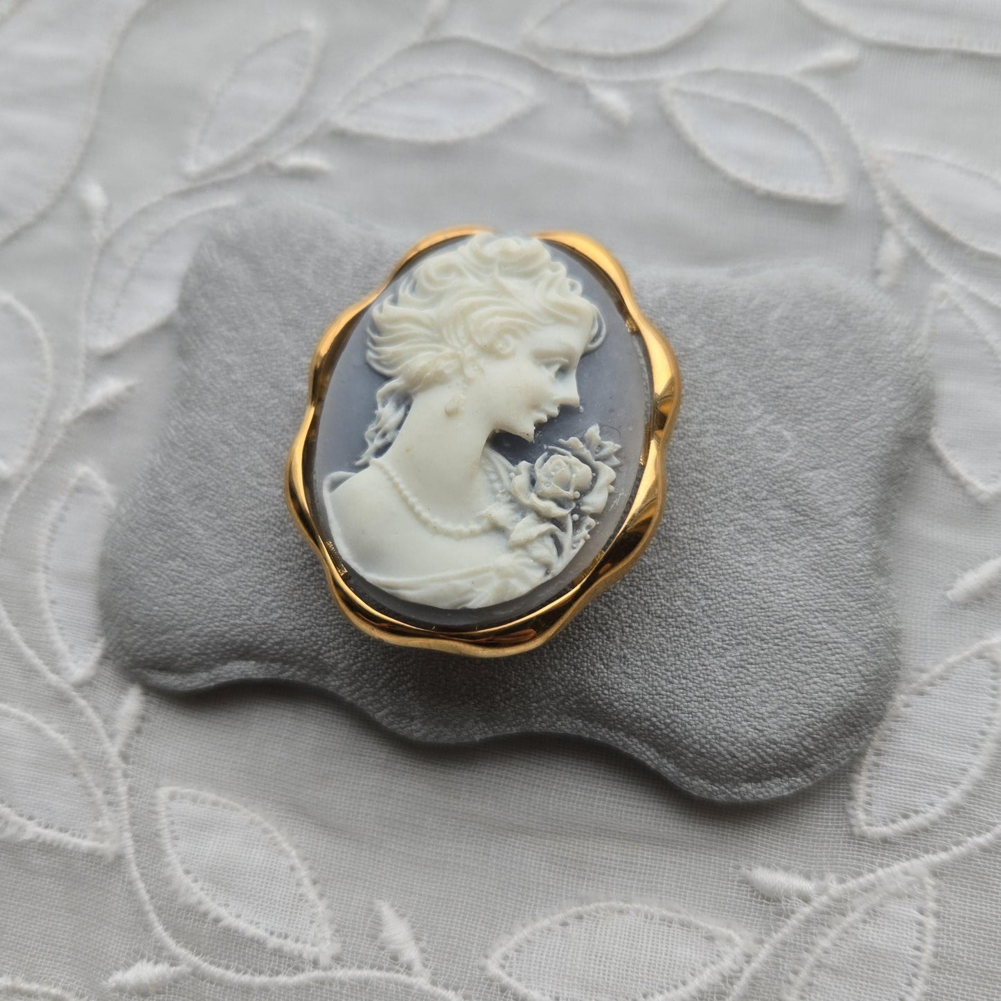 Brooch - Oval Blue Cameo Brooch