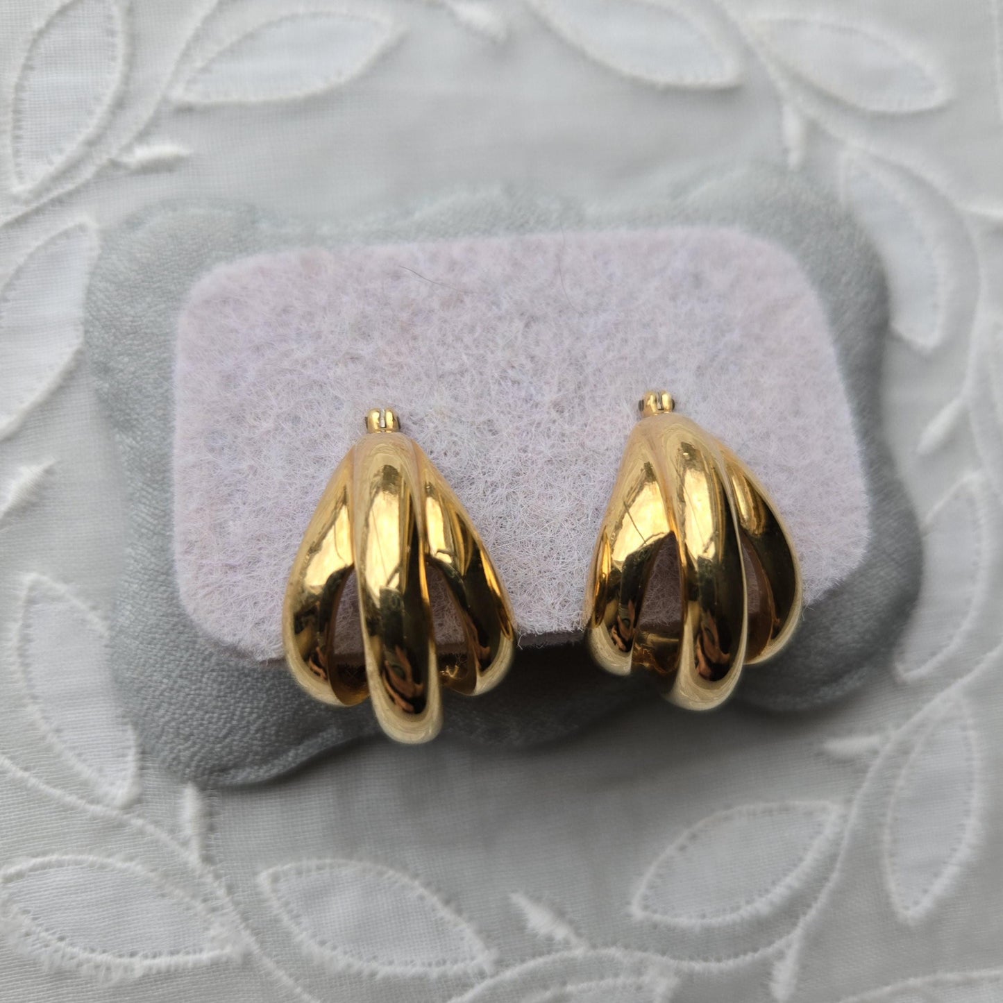 Posts - Gold Split Hoop Earrings